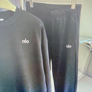 ALO Yoga Black Crewneck Sweater Size M